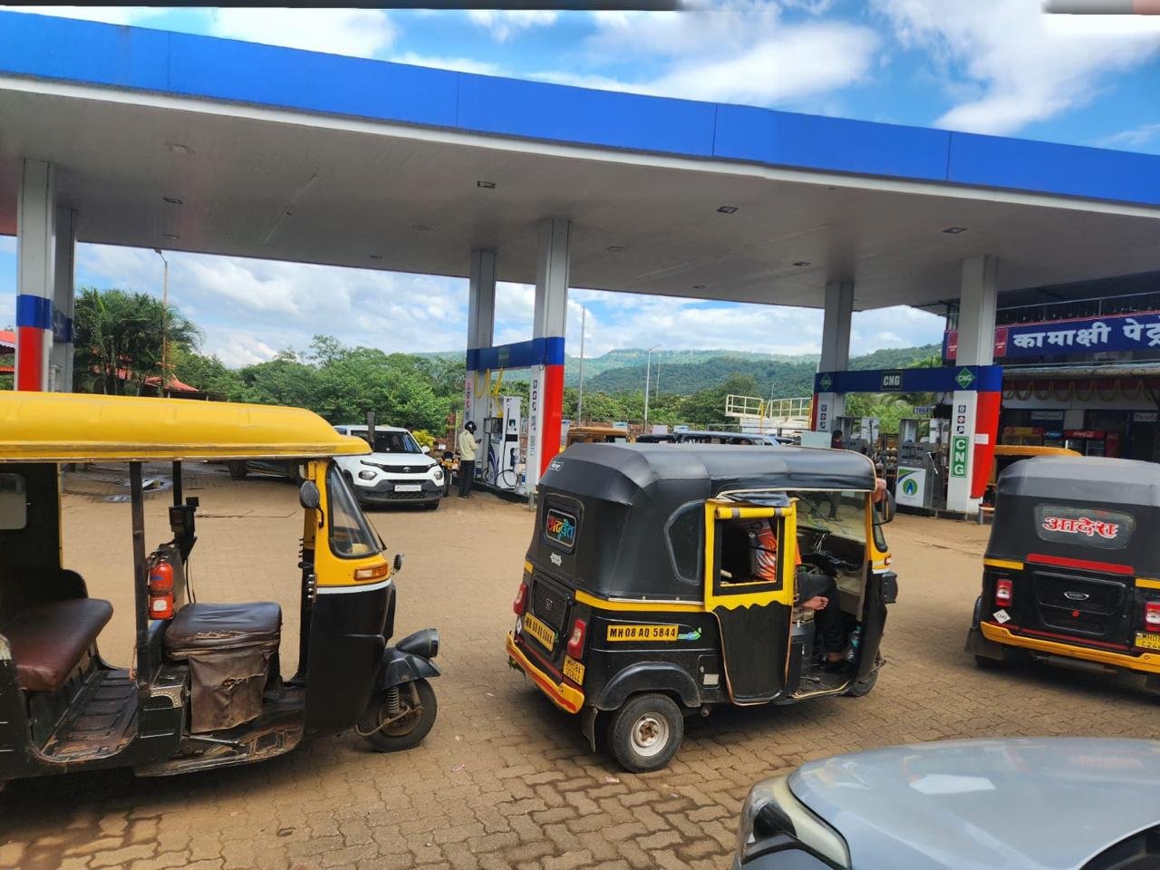 Night queues at pump